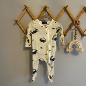 Milkbarn Cream Crab Print Footie